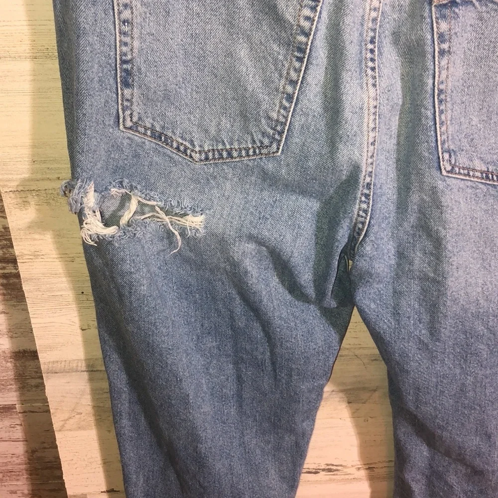Forever 21 distressed washed jeans size 31 trendy holy jeans tapered bottoms - Picture 5 of 7